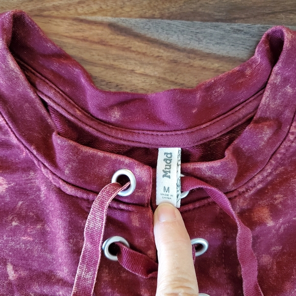 Mudd, Ladies Long Sleeve Shirt, Medium, Super Soft, Tie, Maroon, Distressed Look - Picture 6 of 7